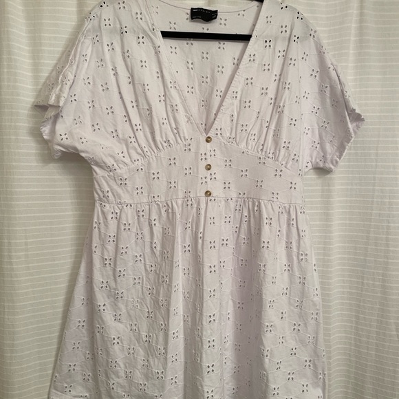 ASOS DESIGN Maternity Broderie Mini Tea Dress with Buttons in White EUC - Picture 6 of 9